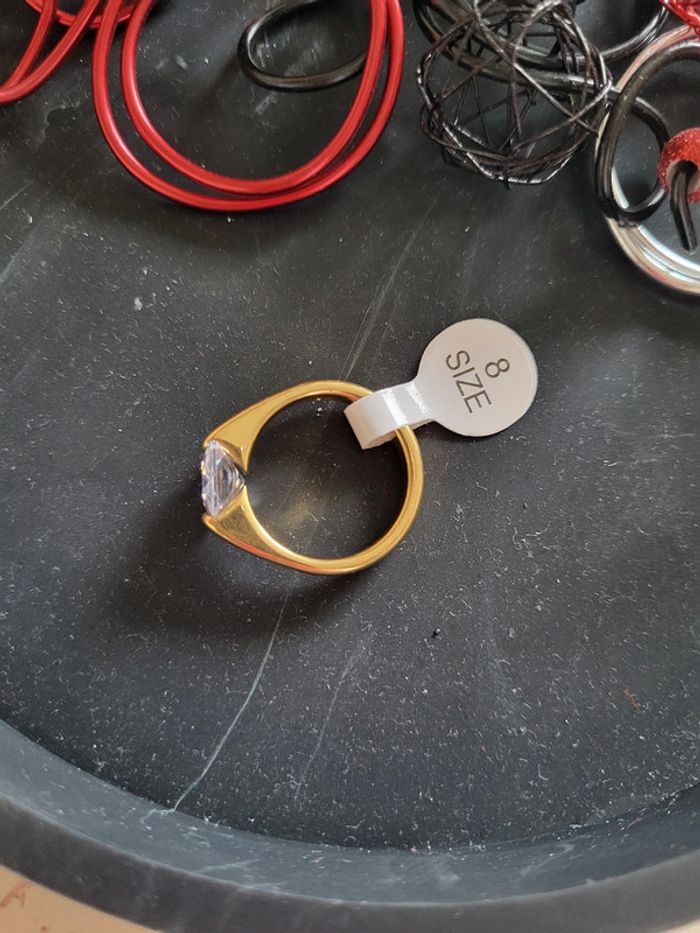 Bague taille 8 acier inoxydable doré et pierre zircone cubique - photo numéro 3