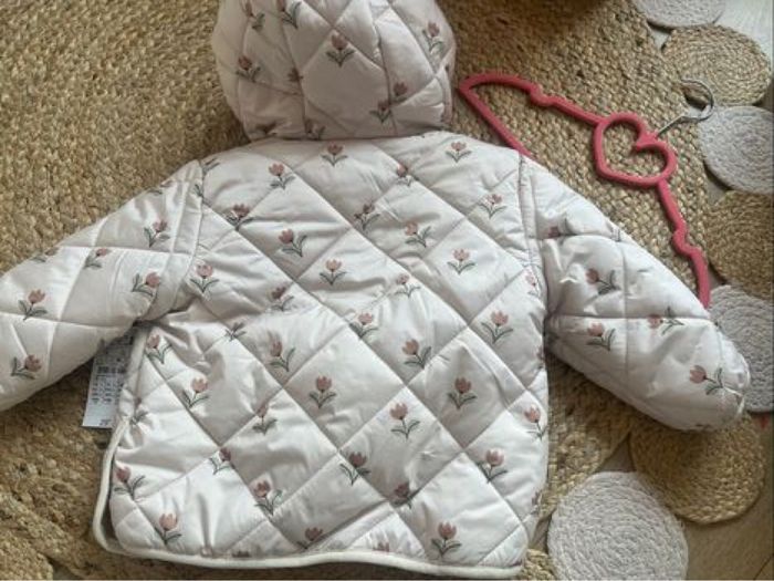 Manteau / doudoune Kiabi neuf - beige avec fleurs - photo numéro 3