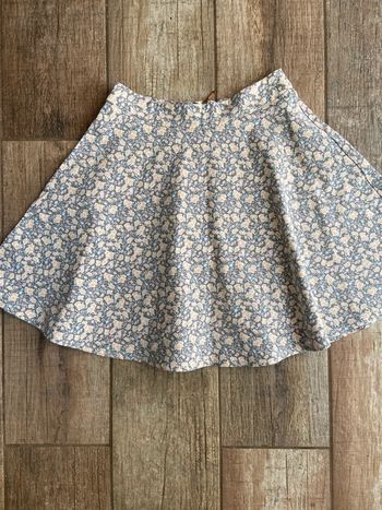 Mini jupe forme patineuse jean fleuri