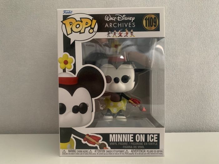 Funko pop Walt Disney archives 1109 Minnie on ice