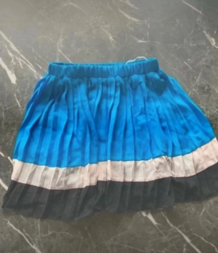 Jupe 8 ans en très bon état