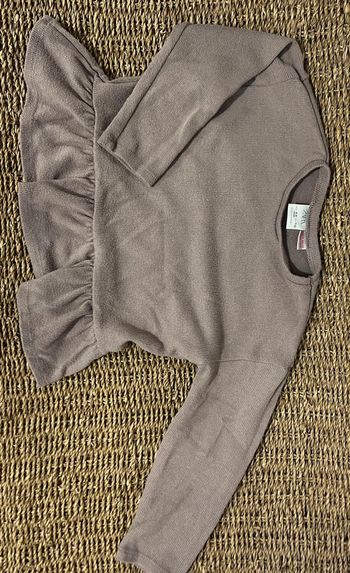 Pull rose/mauve avec volant Zara