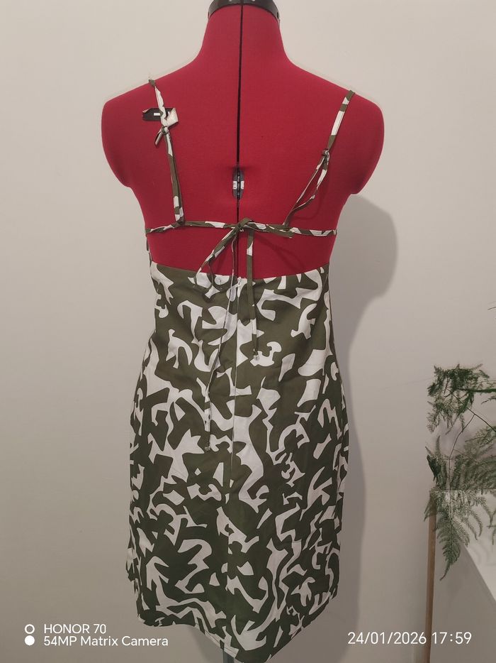 Robe dos nu - photo numéro 3