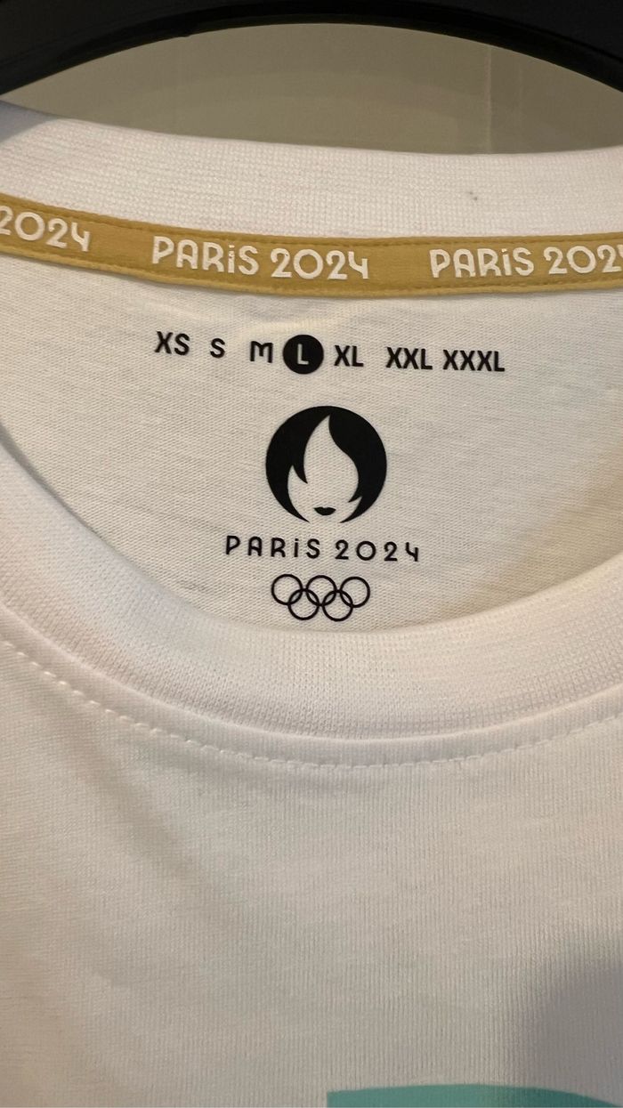 T-shirt neuf - photo numéro 2