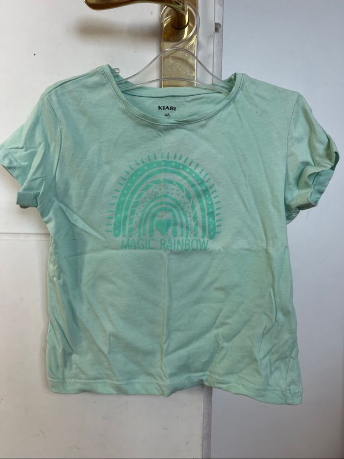 Tee-shirt Kiabi vert menthe arc-en-ciel