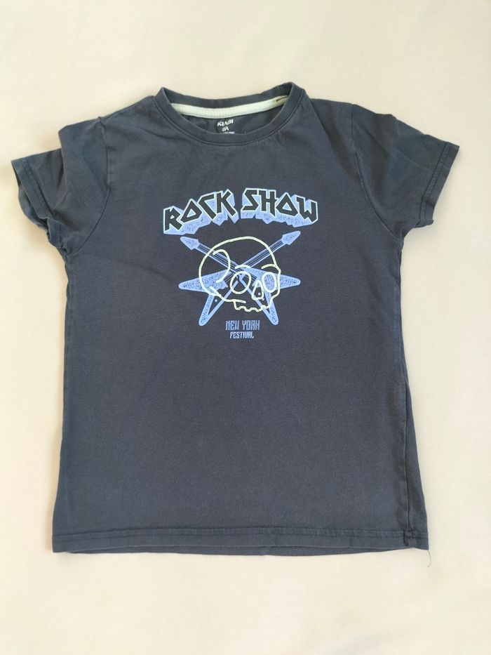 💙 T-shirt manches courtes "Rock Show" – Taille 8 ans - Kiabi - En bon état 💙