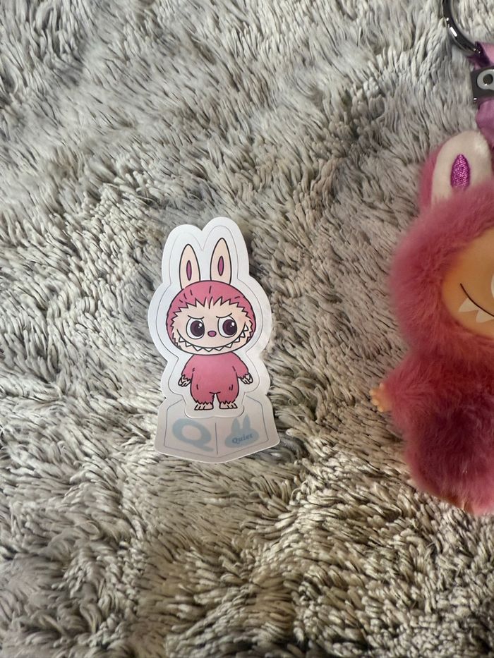 Labubu pin for love lettre Q - photo numéro 4