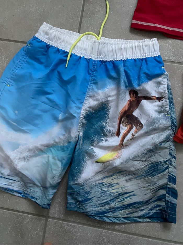 Lot bain 10 ans: maillot, short, t-shirt anti uv - photo numéro 2