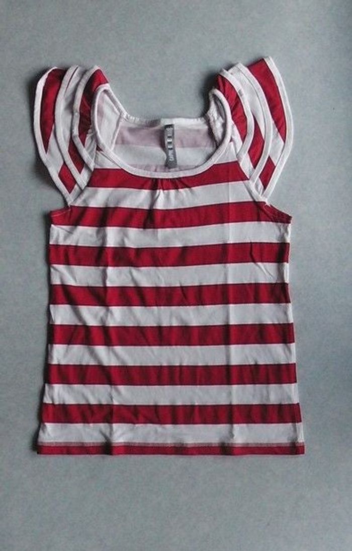 Haut rayé rouge/blanc, manches volantées