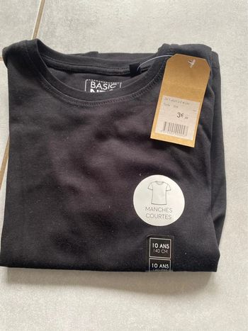 Tee-shirts Neuf 10 ans