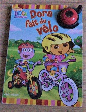 Livre Dora fait du vélo