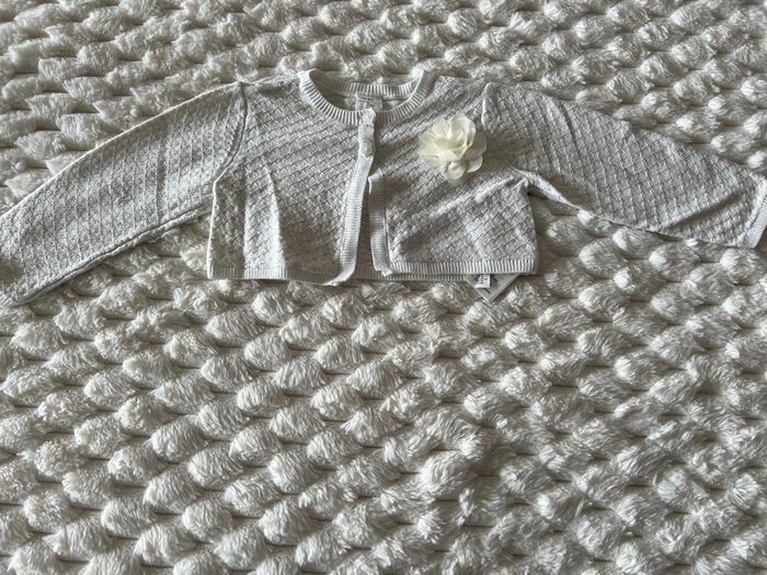 Boléro blanc cassé H&M taille 86 /12-18M - photo numéro 2