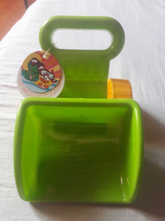 Pelle sur roues - photo numéro 1