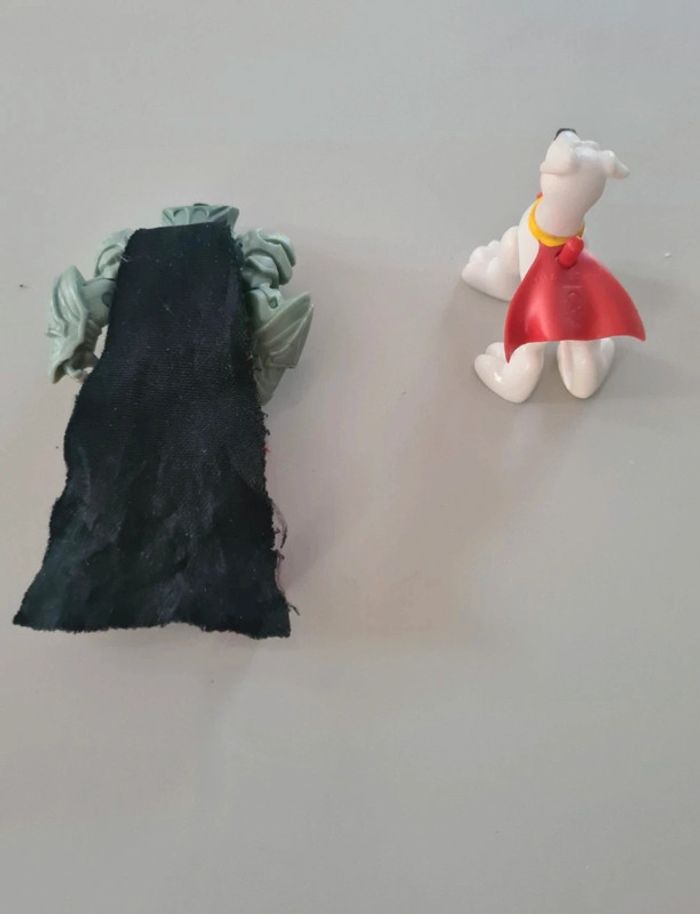 Lot de 2 Figurines Superman et son chien - photo numéro 4