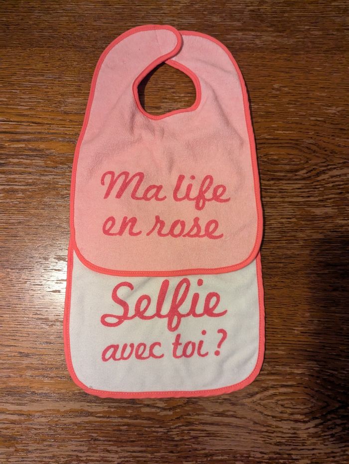 Bavoirs rose et blanc