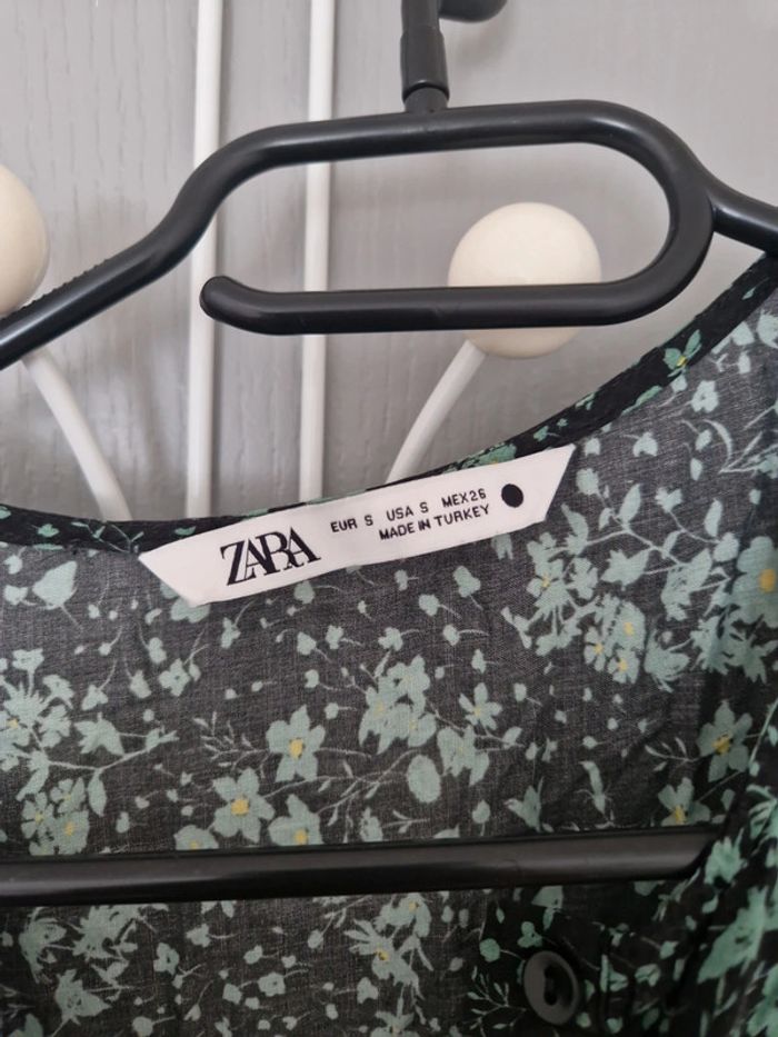 Robe mi-longue légère fleuri noir menthe jaune taille S très bon état Zara - photo numéro 3