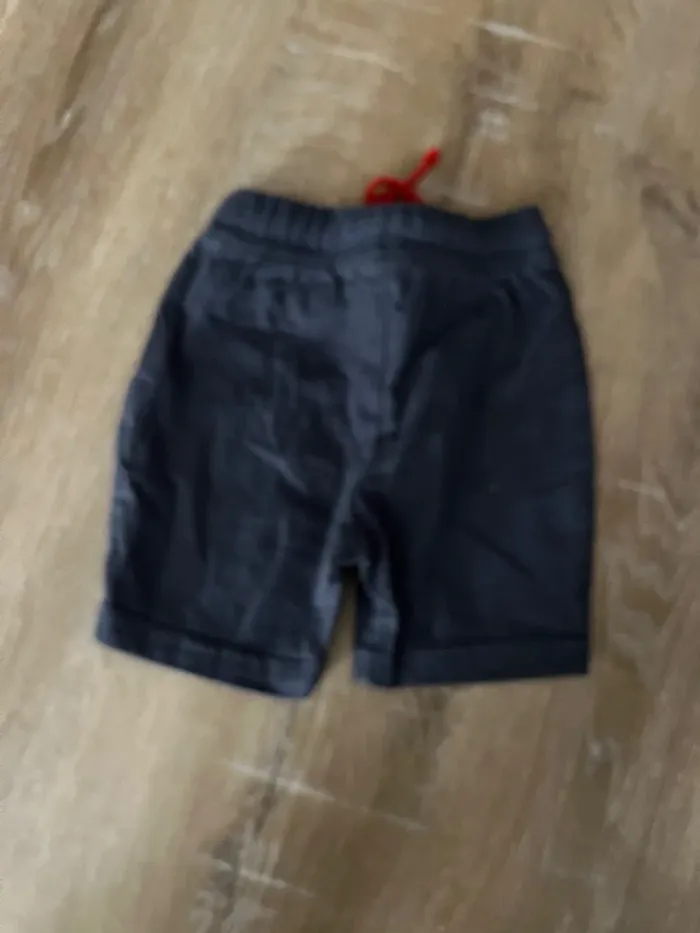 Short 6 mois - photo numéro 3