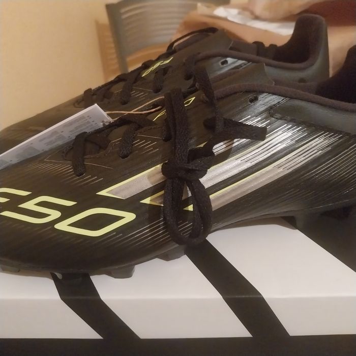 Baskets de foot adidzs neuves avec étiquette 🏷 pointure 43 et demi - photo numéro 3