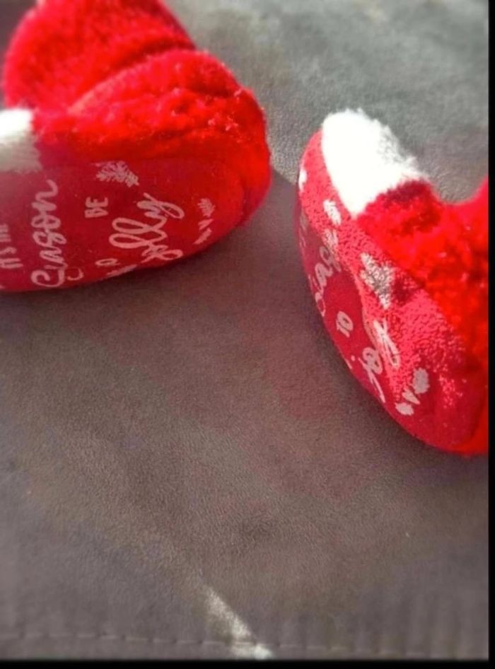 Pantoufle  père noel 6/9 mois - photo numéro 2