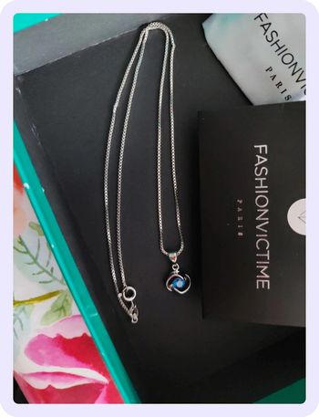 Collier pendentif neuf