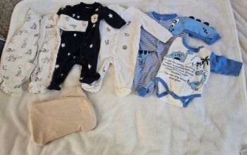 Ensemble de choses pour un bébé de 1 mois