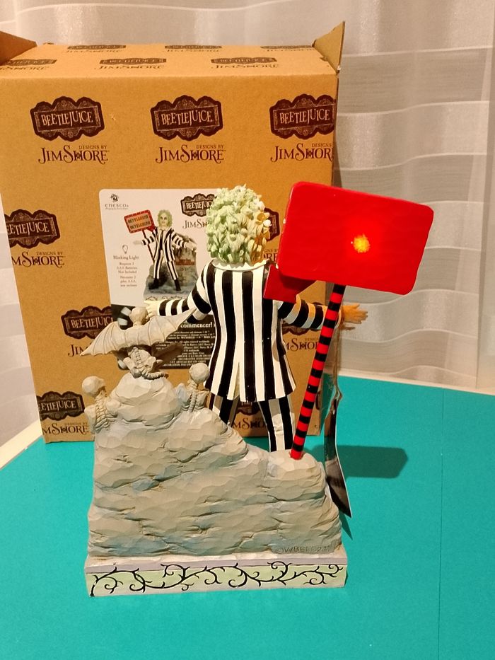 Figurine Lumineuse Beetlejuice sur sa Tombe – Jim Shore Officielle - photo numéro 3