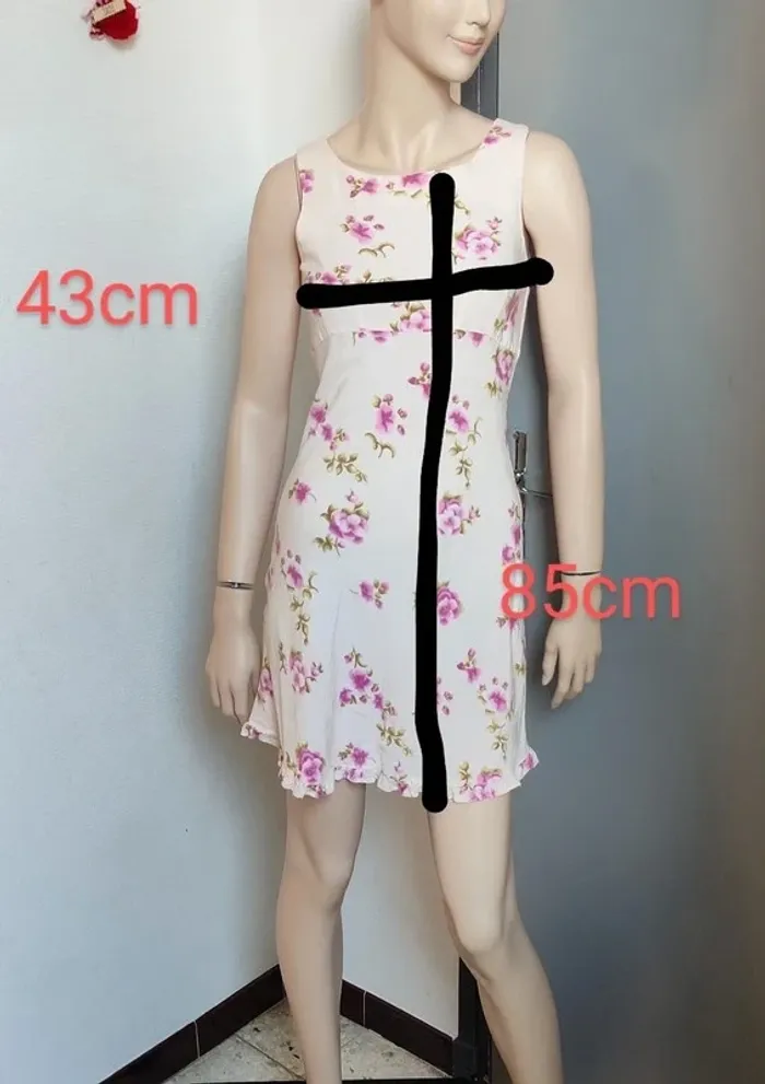 Robe fleurie légère – Taille 38 - photo numéro 2
