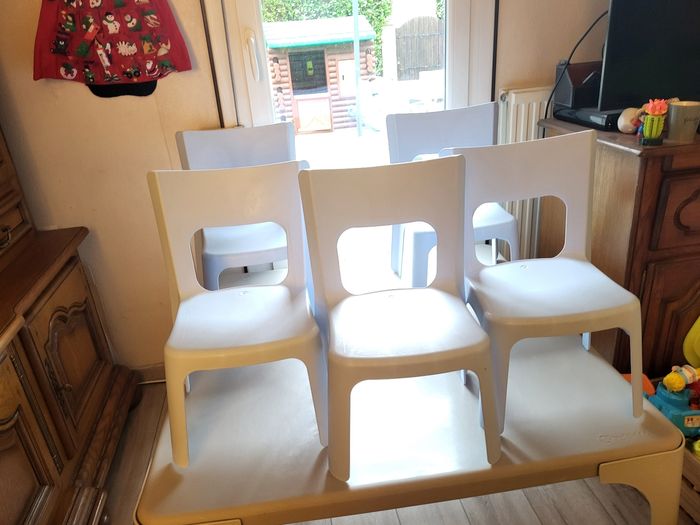 Table et 5 chaises - photo numéro 3