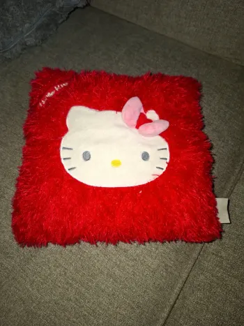 Petit coussin Hello Kitty rouge