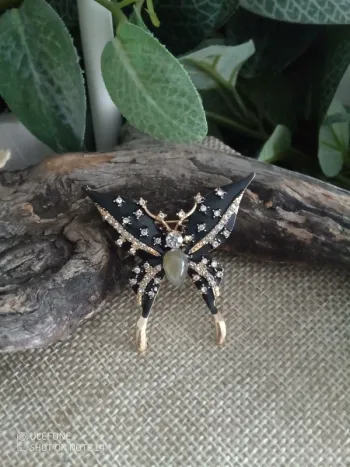 Broche papillon noir pierre de labradorite naturelle