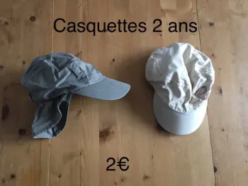 2 casquettes