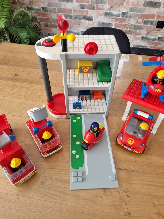 Gros lot caserne des pompiers playmobil 1.2.3 - photo numéro 2