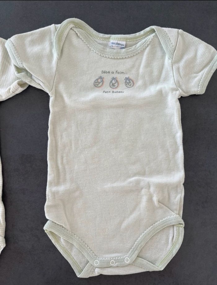 3 bodies petit bateau 6 mois - photo numéro 3