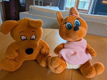 Lot de 2 peluches Walibi.