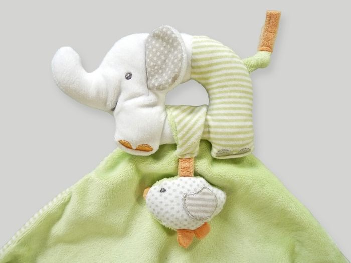 Doudou éléphant Dumbo carré plat velours vert blanc rayures Gémo 22 cm - photo numéro 3