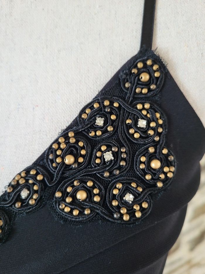 Robe noire moulante détails perles dorées Jaune Rouge Taille S ou 36 - photo numéro 4