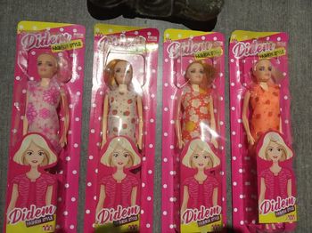 lot 5 barbies