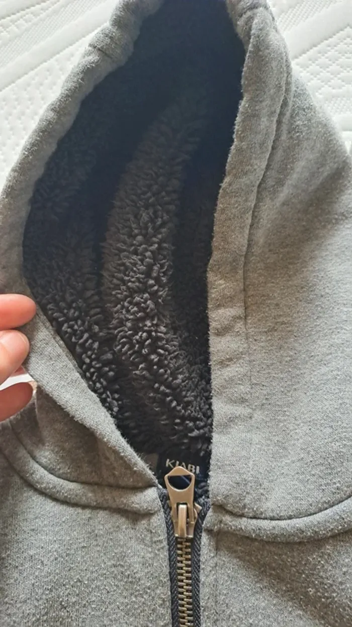 💚Sweat polaire zippé à capuche – gris foncé – T. 6 ans - photo numéro 3
