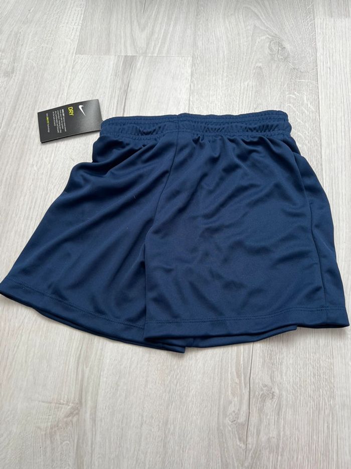 Short de foot garçon taille S Nike neuf - photo numéro 3