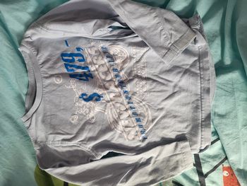 T shirt, marqué au manche devrait partir