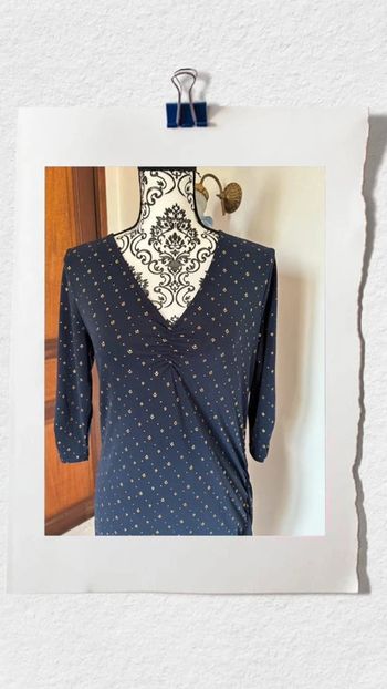 Petite robe bleue marine et dorée