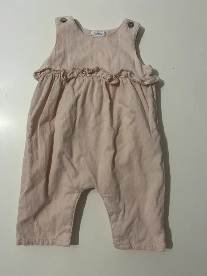 Barboteuse en velours rose poudré – taille 3 mois 💗