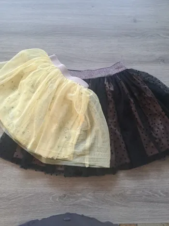 Lot de 2 jupes taille 5 ans