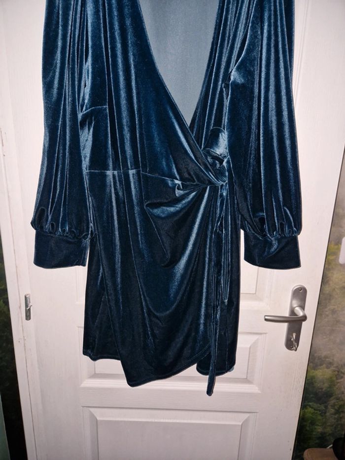 Superbe robe porte-feuille en velours ras George taille 52 - photo numéro 3