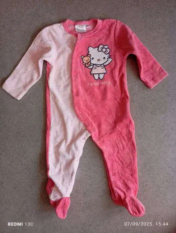 Pyjama velours 9mois hello Kitty
