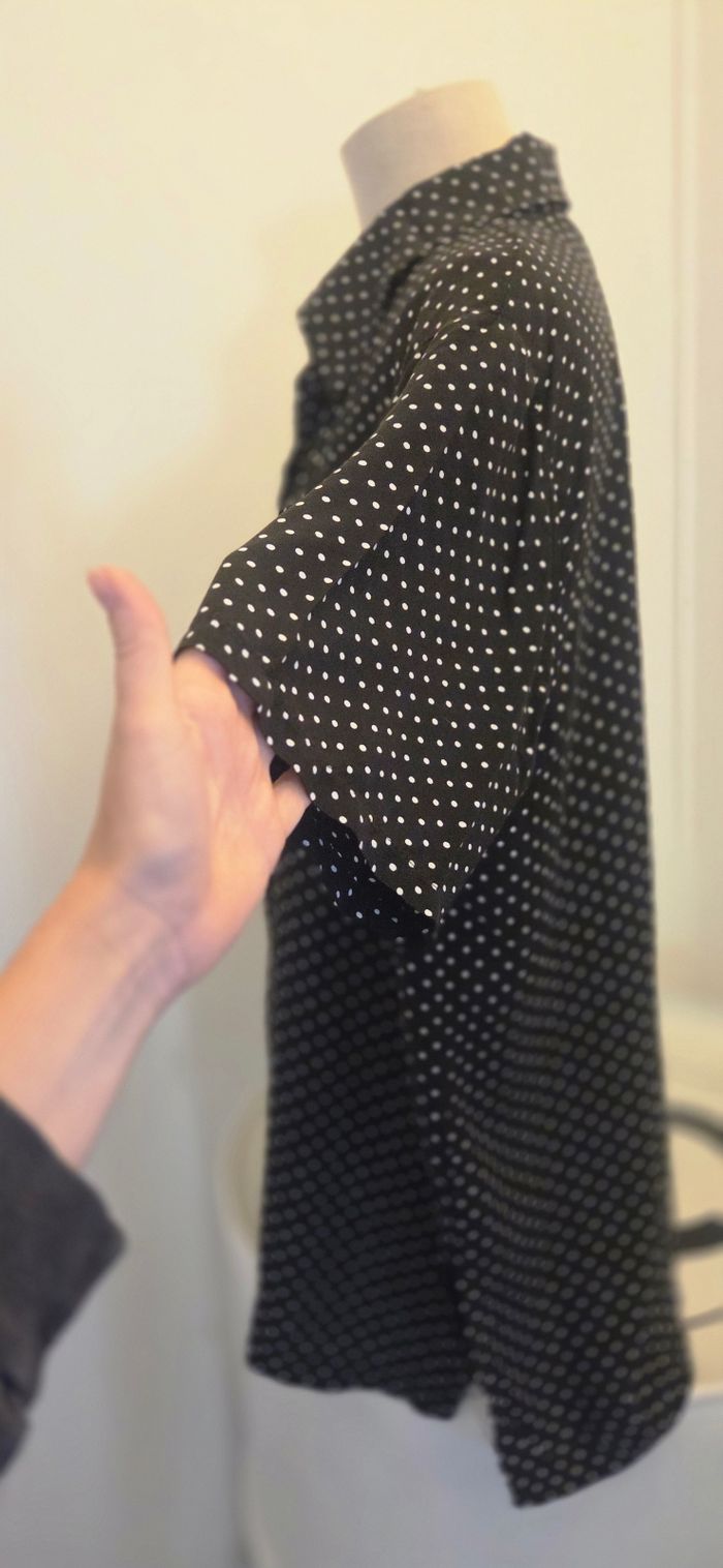 Chemise fluide Cache Cœur Paris 🖤 à pois blancs – chic & intemporelle – taille 38 à 42 – excellent état - photo numéro 5