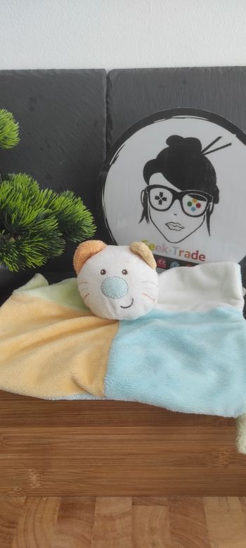 Doudou Carré Plat Chat Jaune Bleu Blanc Vert Casino Bébérêve  Les Petit Amis