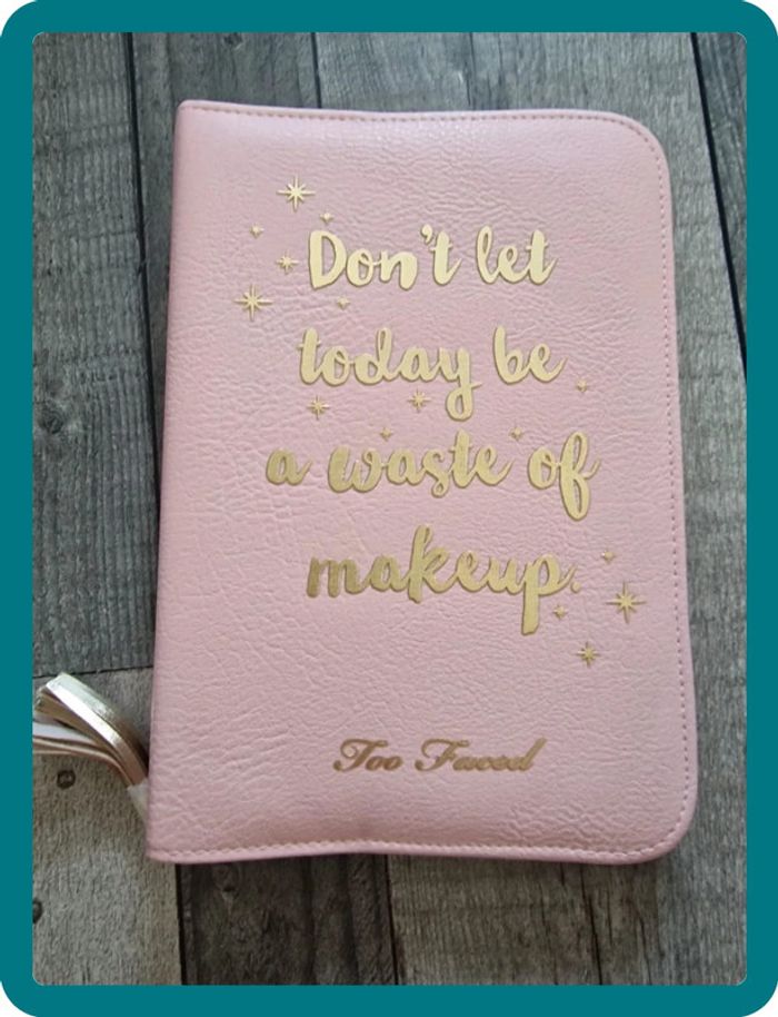 Pochette Too Faced