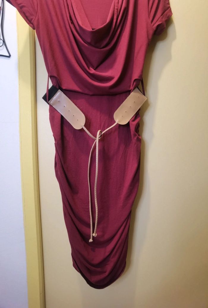 Robe rouge foncé bordeau avec ceinture - photo numéro 2