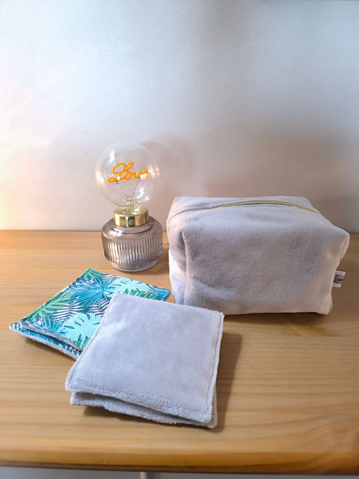 Coffret trousse maquillage et lingettes - photo numéro 3